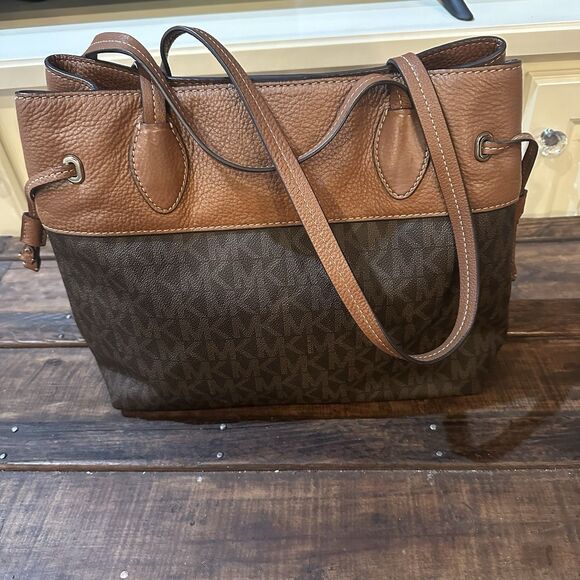 MICHAEL KORS Marina North Drawstring Tote Shoulder Bag Signature - Picture 4 of 13